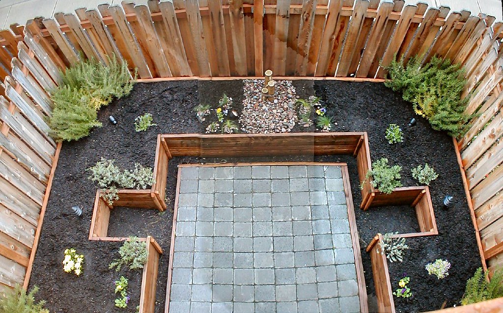Massif de plantes vivaces et graminées planté par les jardiniers Verdélia